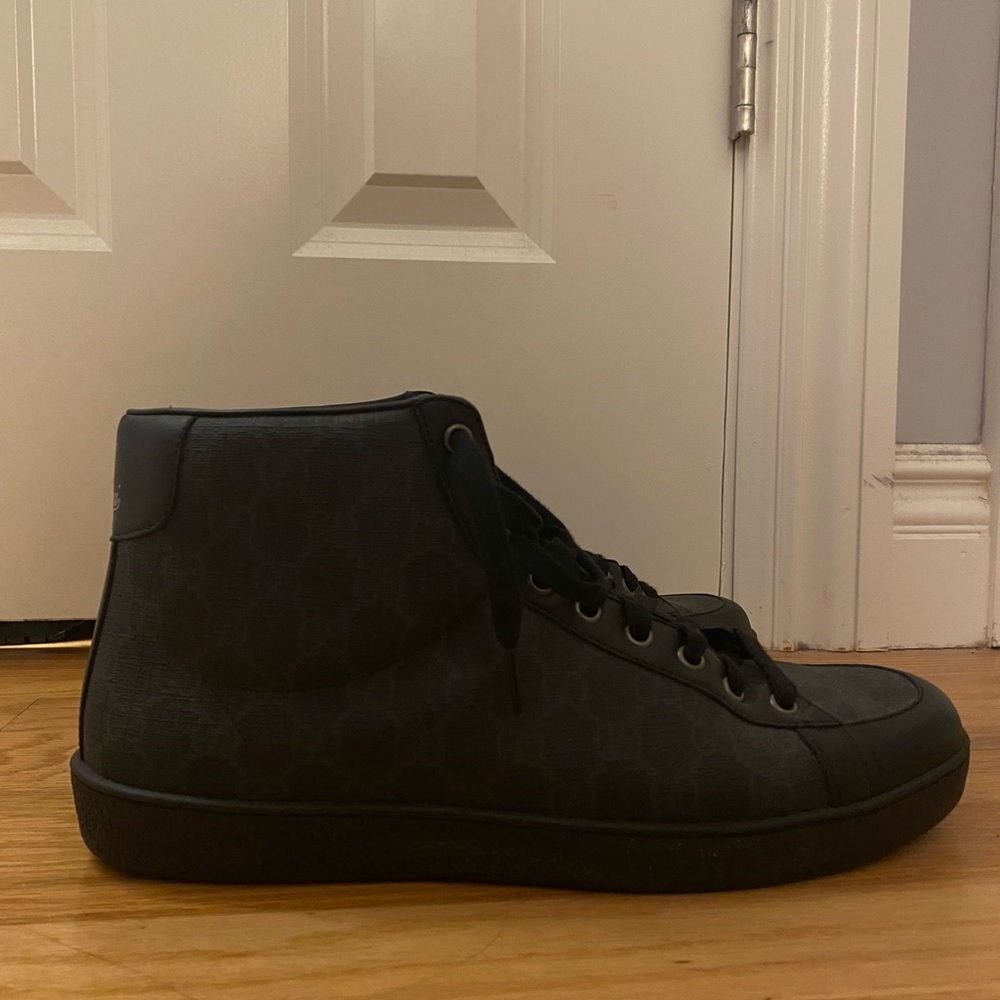 NEVER WORN VINATGE GUCCI HIGHTOPS